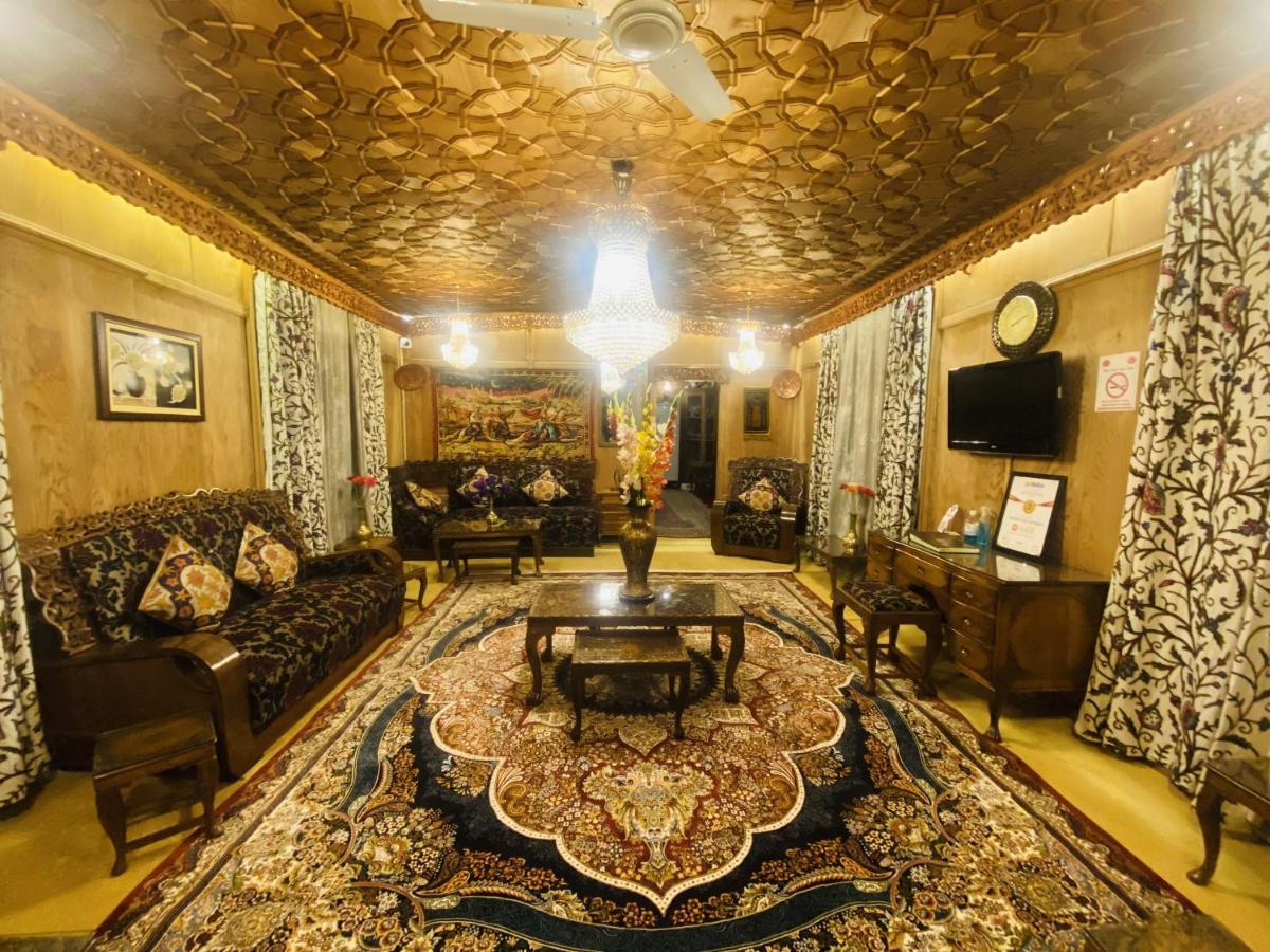 Green Heritage Group Of Houseboats Hotel