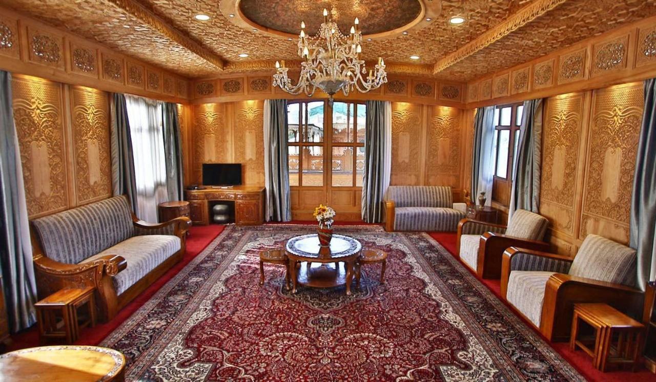Botel Floating Shanghai Group Of Houseboats