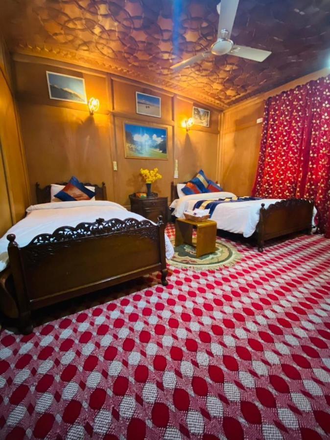 Floating Shanghai Group Of Houseboats Srinagar (Jammu and Kashmir)