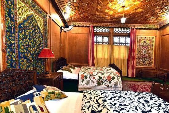 Botel Floating Shanghai Group Of Houseboats Srinagar (Jammu and Kashmir)