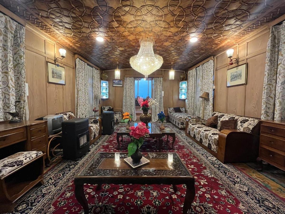 Floating Shanghai Group Of Houseboats Botel 4*