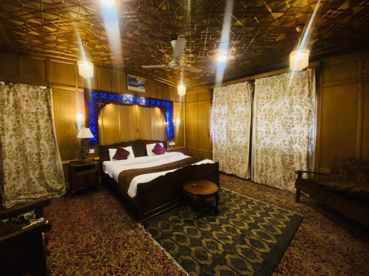 Floating Shanghai Group Of Houseboats 4* Srinagar (Jammu and Kashmir)