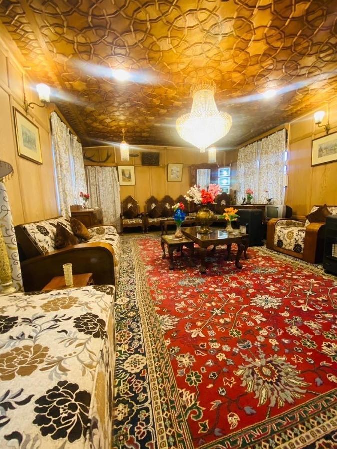 Floating Shanghai Group Of Houseboats Srinagar (Jammu and Kashmir)