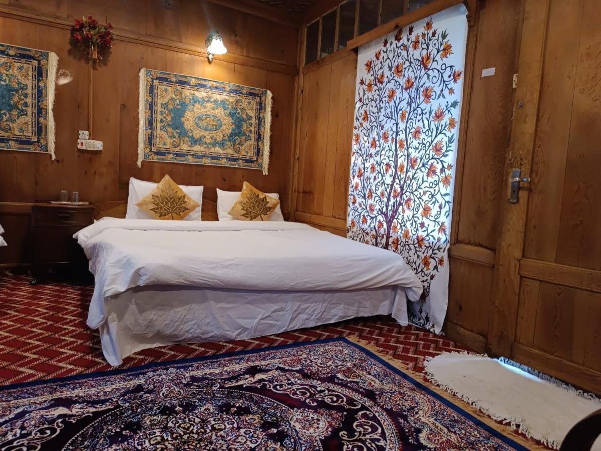 Floating Shanghai Group Of Houseboats 4* Srinagar (Jammu and Kashmir)