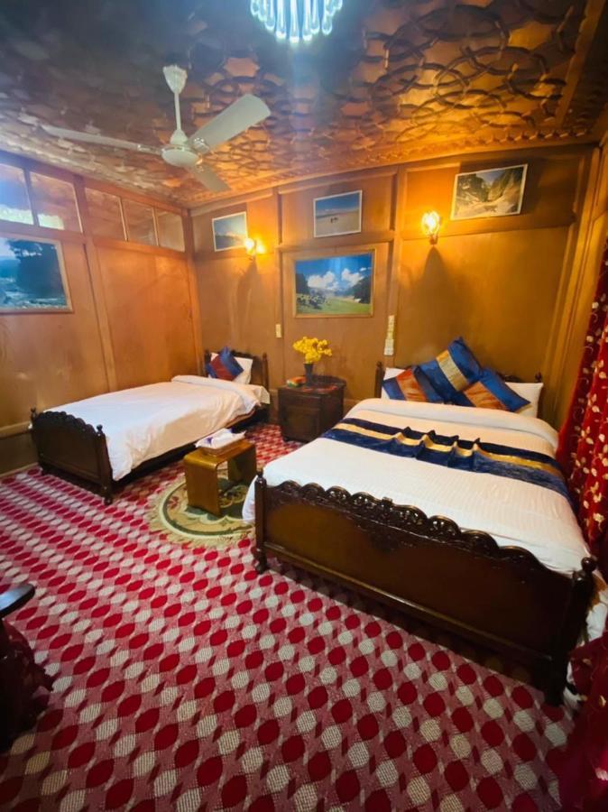 Botel Floating Shanghai Group Of Houseboats