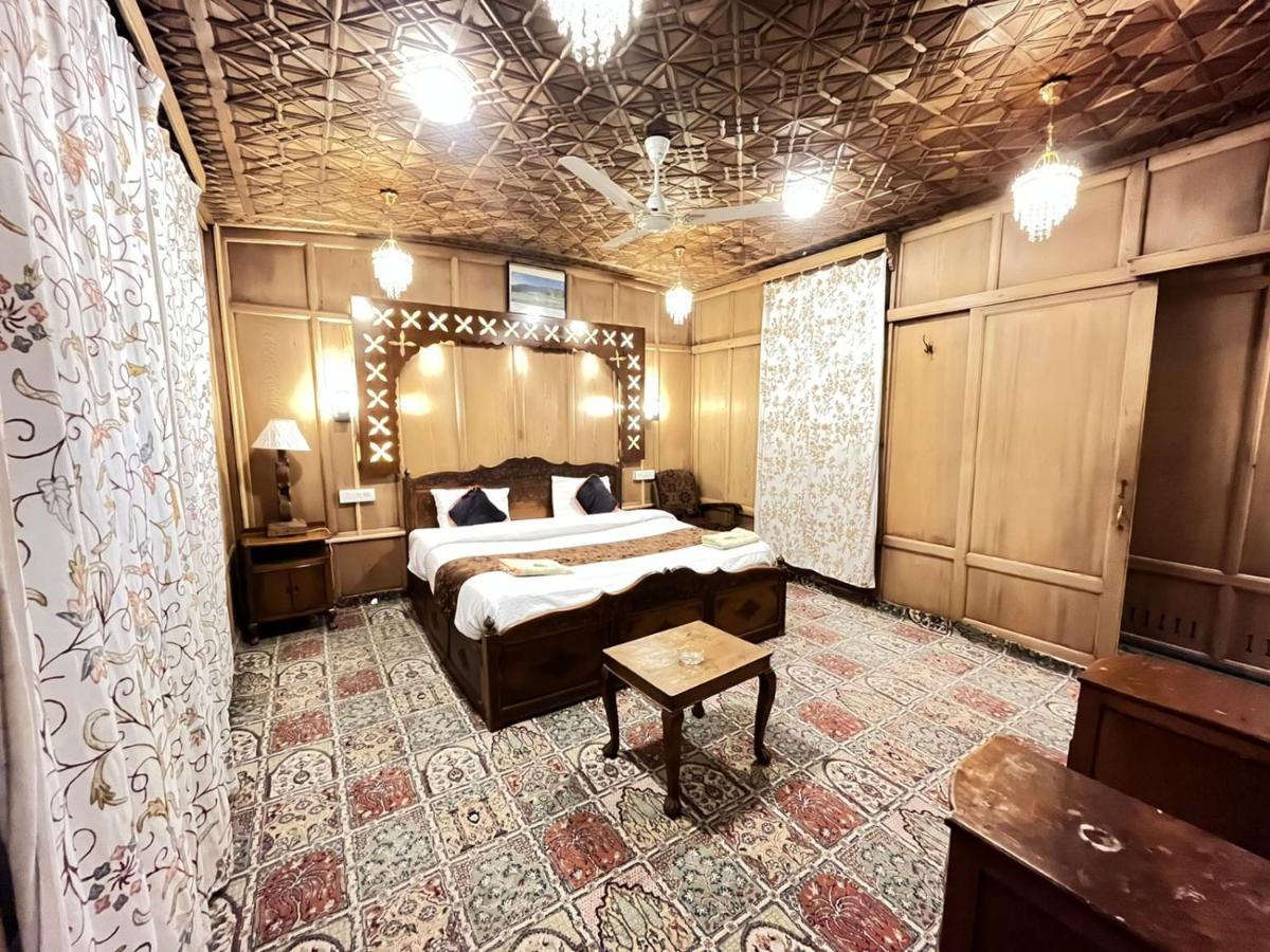 Floating Shanghai Group Of Houseboats 4* Srinagar (Jammu and Kashmir)