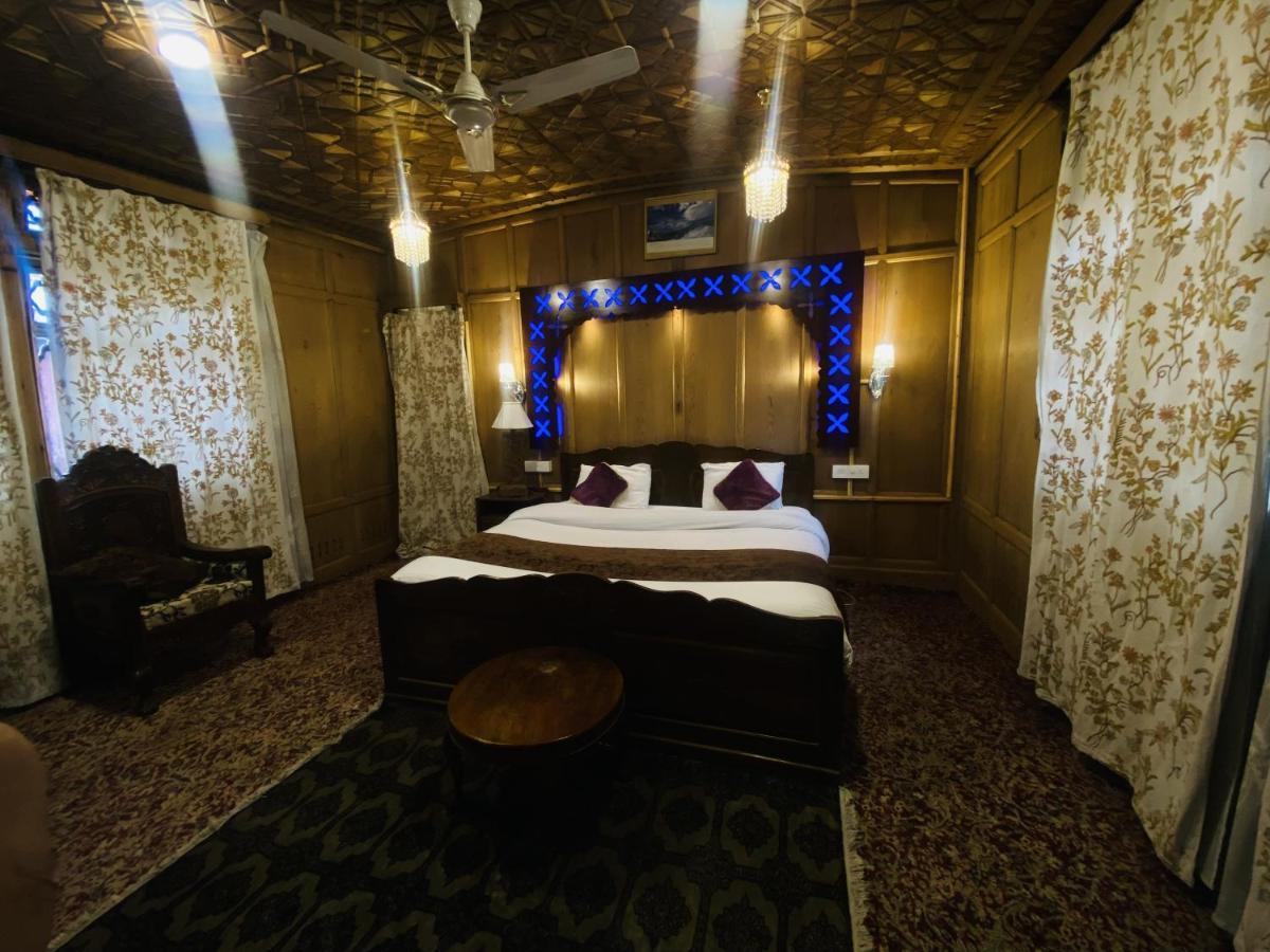 Hotel Green Heritage Group Of Houseboats