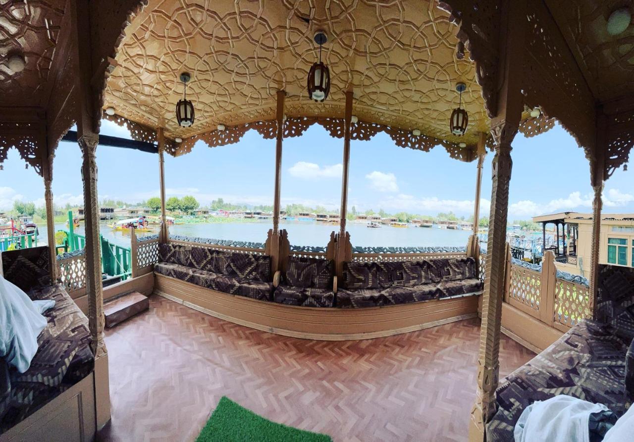 Botel Floating Shanghai Group Of Houseboats