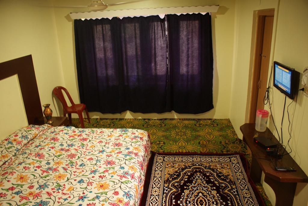 Humza Srinagar (Jammu and Kashmir)
