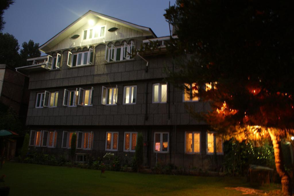 Humza Inn 2*