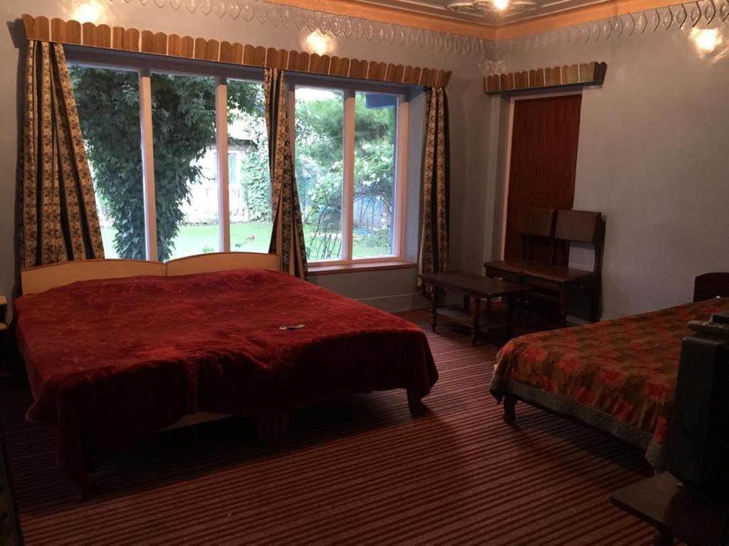 Humza Inn 2*
