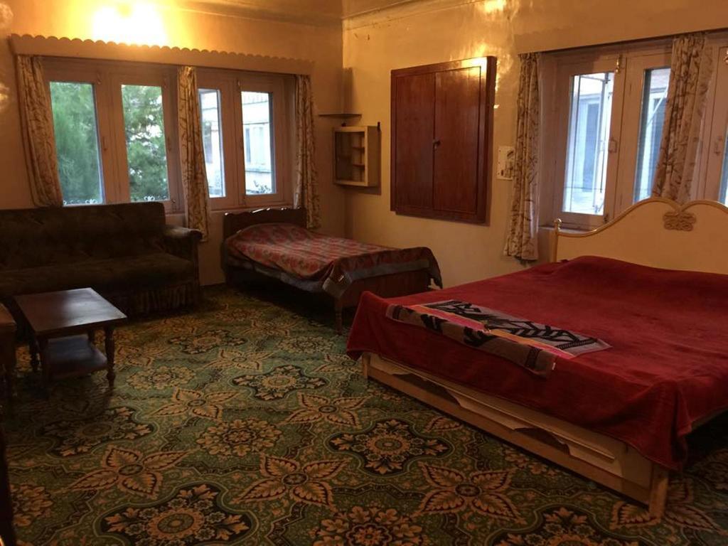 Humza Inn Srinagar (Jammu and Kashmir)