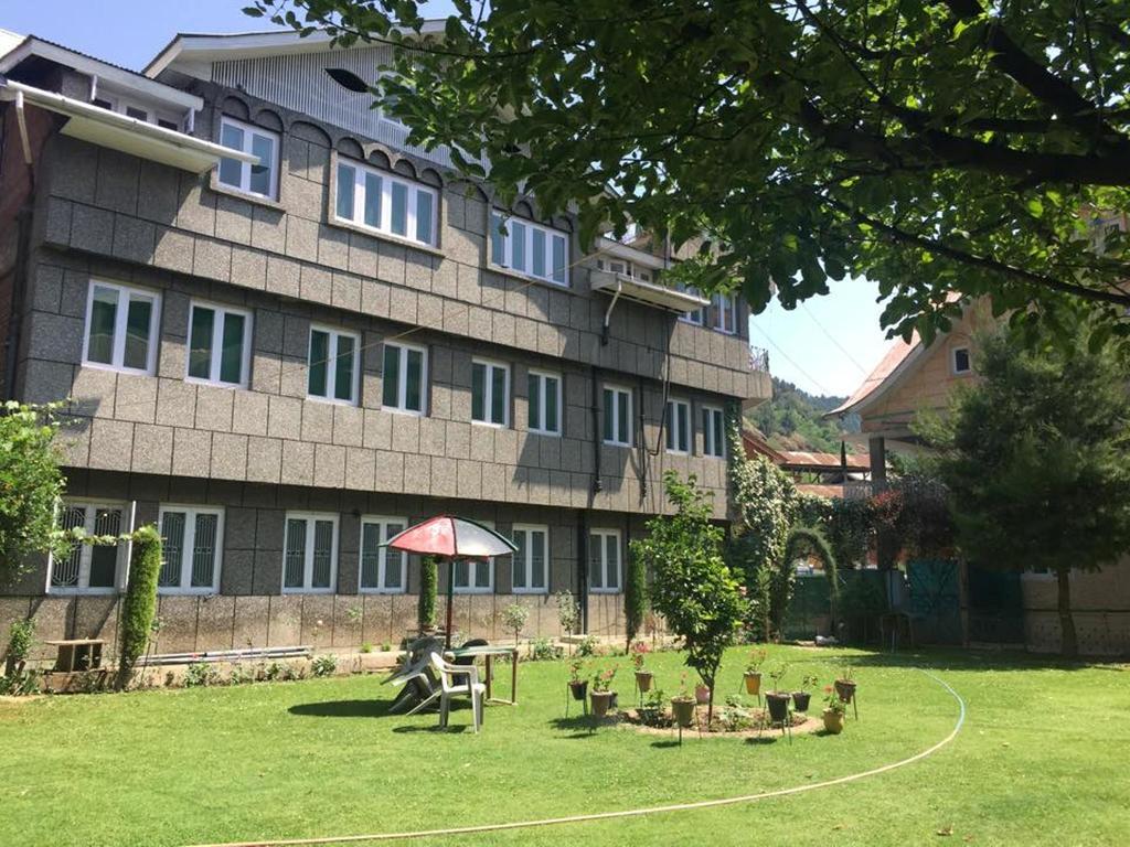 Humza Inn Srinagar (Jammu and Kashmir)