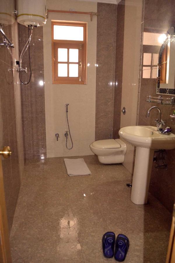 Al Azrah 3* Srinagar (Jammu and Kashmir)