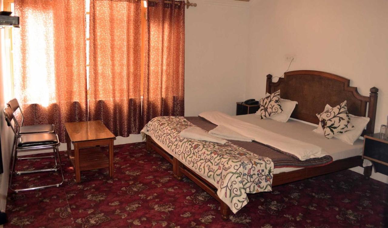 Al Azrah 3* Srinagar (Jammu and Kashmir)