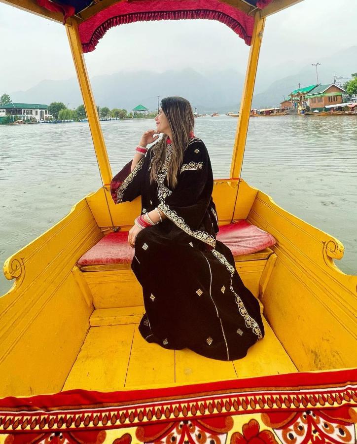 Botel Hayat Group Of Houseboats