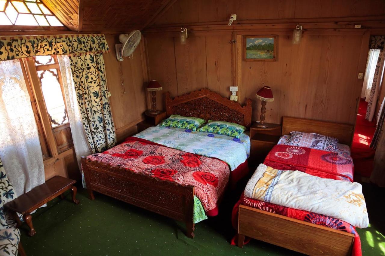 Houseboat Zaindari Palace Hotel