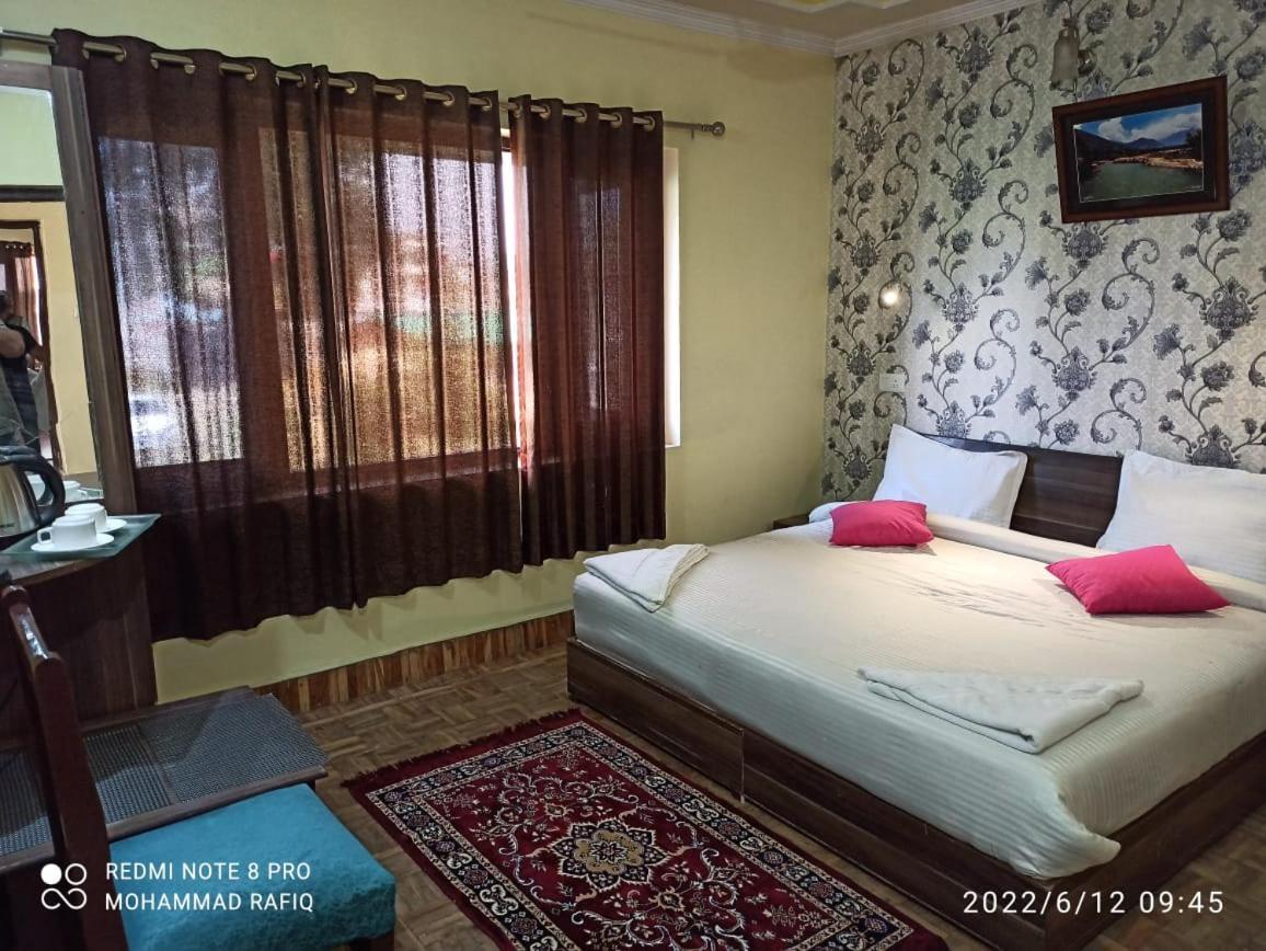 Curio's Seasons Hotel 3*