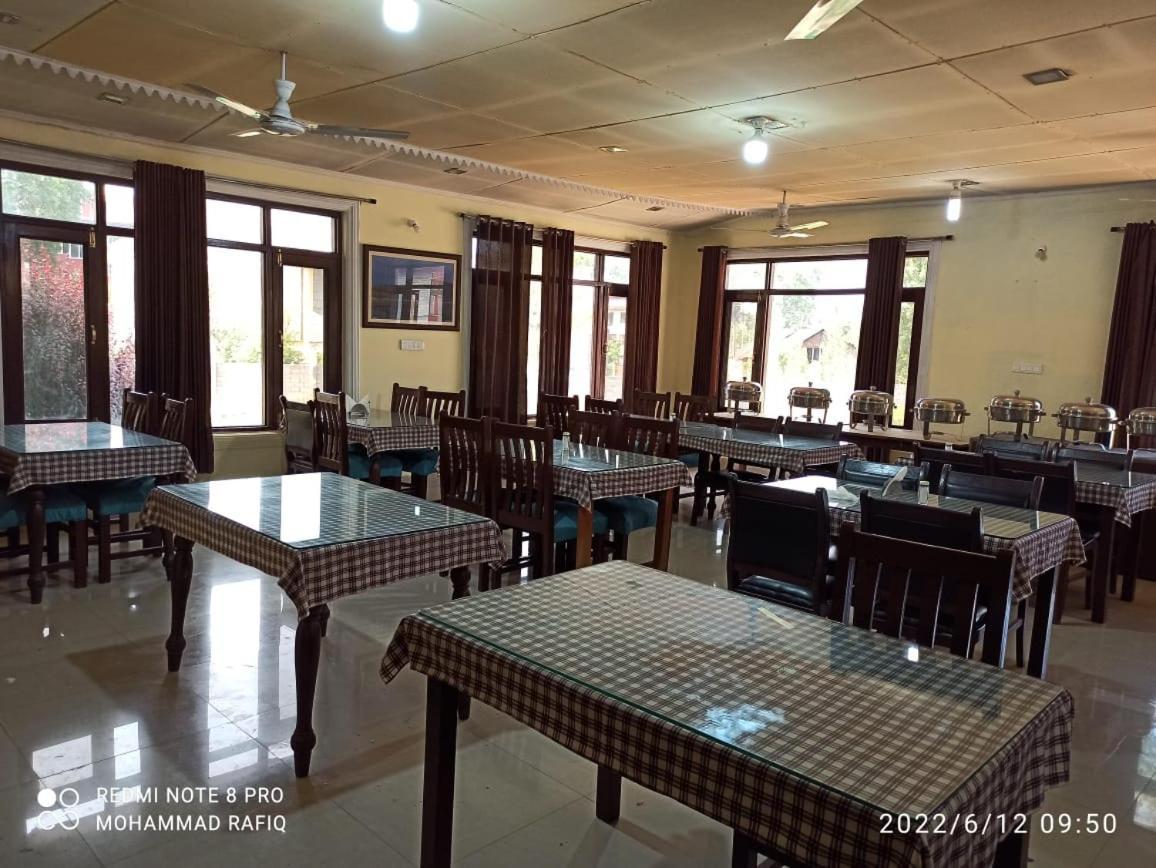 Hotel Curio's Seasons Srinagar (Jammu and Kashmir)