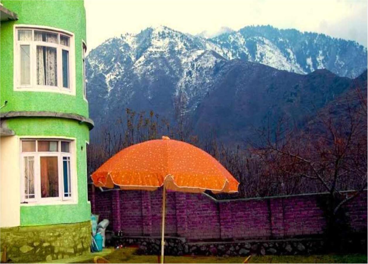 Calm Holiday Srinagar (Jammu and Kashmir)