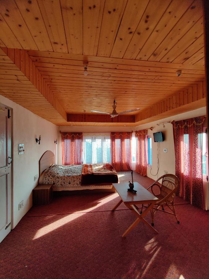 Calm Holiday Hotel