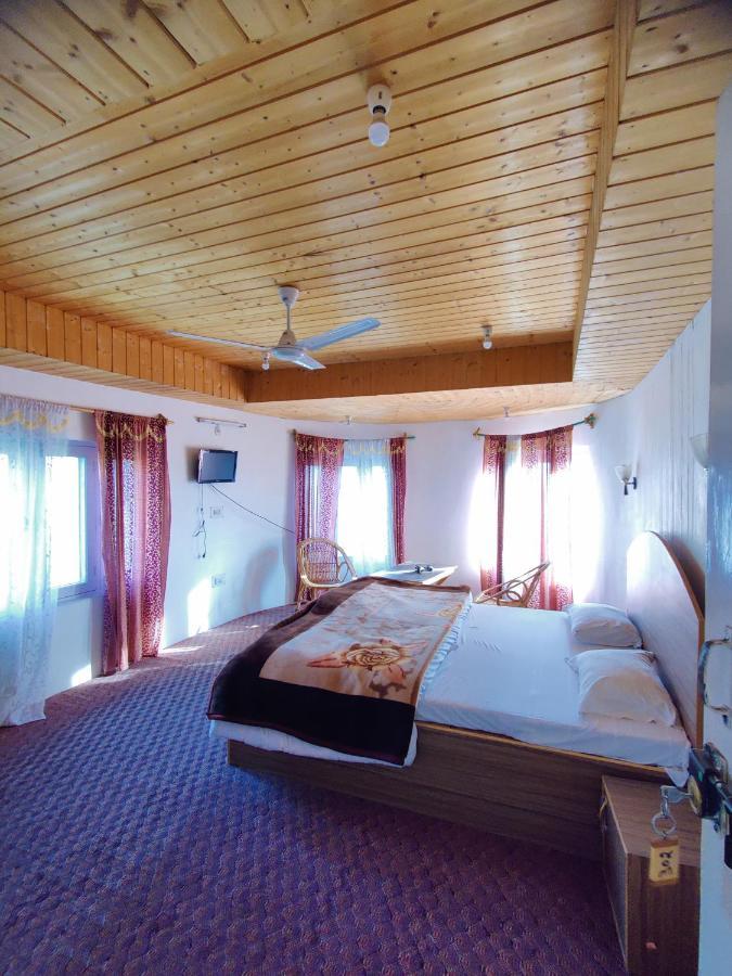 Calm Holiday Hotel Srinagar (Jammu and Kashmir)