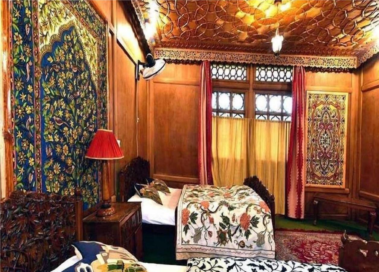 Hotel Calm Holiday Srinagar (Jammu and Kashmir)