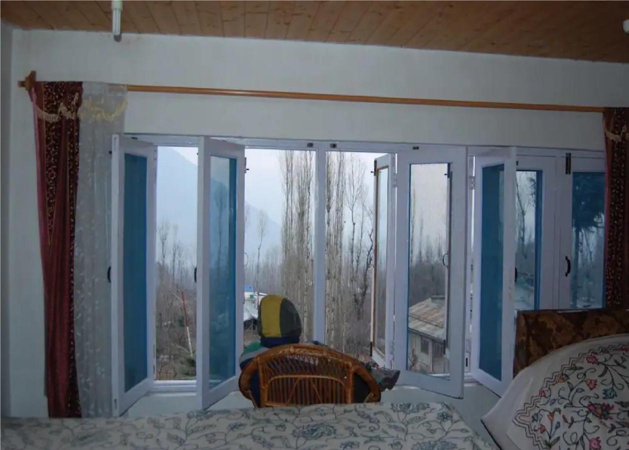 Calm Holiday Hotel