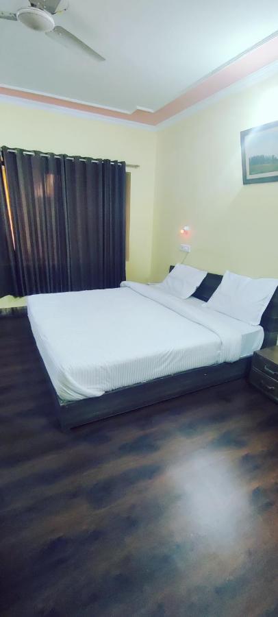 Hotel Curio's Seasons 3*
