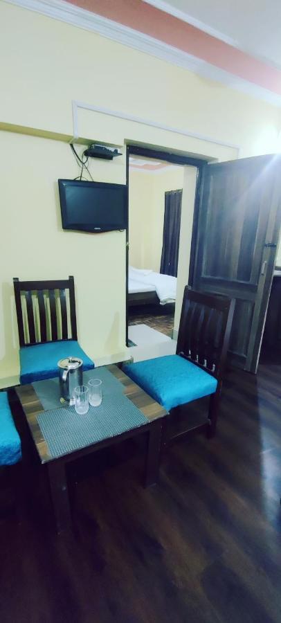 Curio's Seasons Hotel 3*