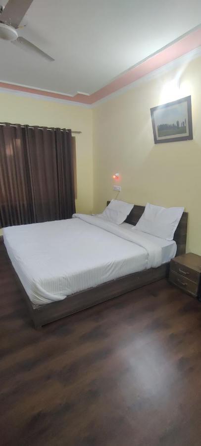 Hotel Curio's Seasons 3*