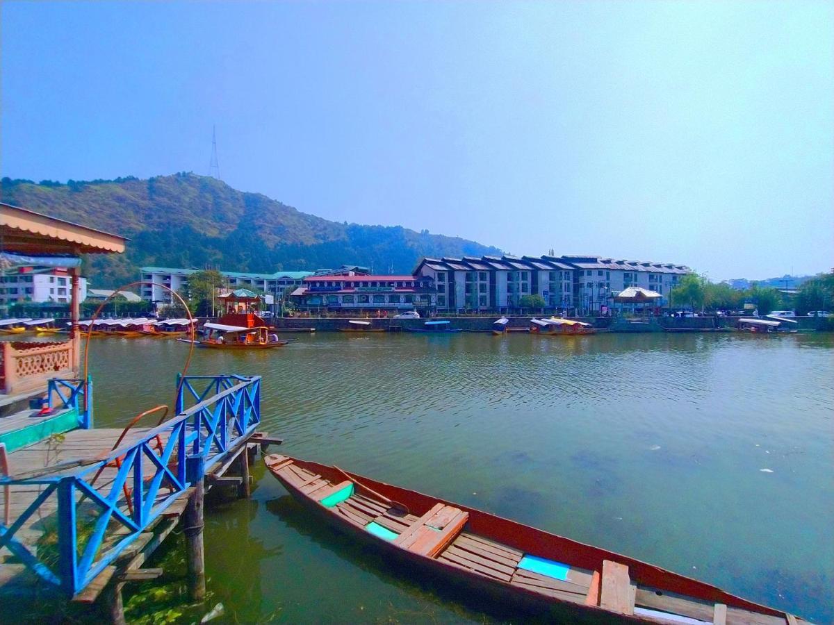 The Dreamer Destination' Houseboat Hotel 2*