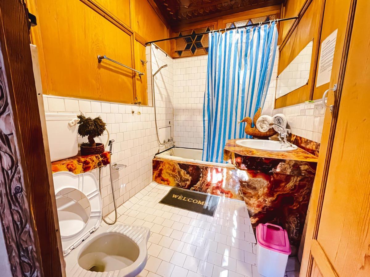 The Heritage Gemini Group Of Houseboat Hotel Srinagar (Jammu and Kashmir)