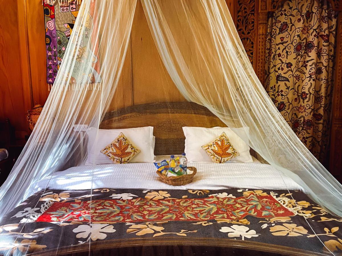 The Heritage Gemini Group Of Houseboat Srinagar (Jammu and Kashmir)