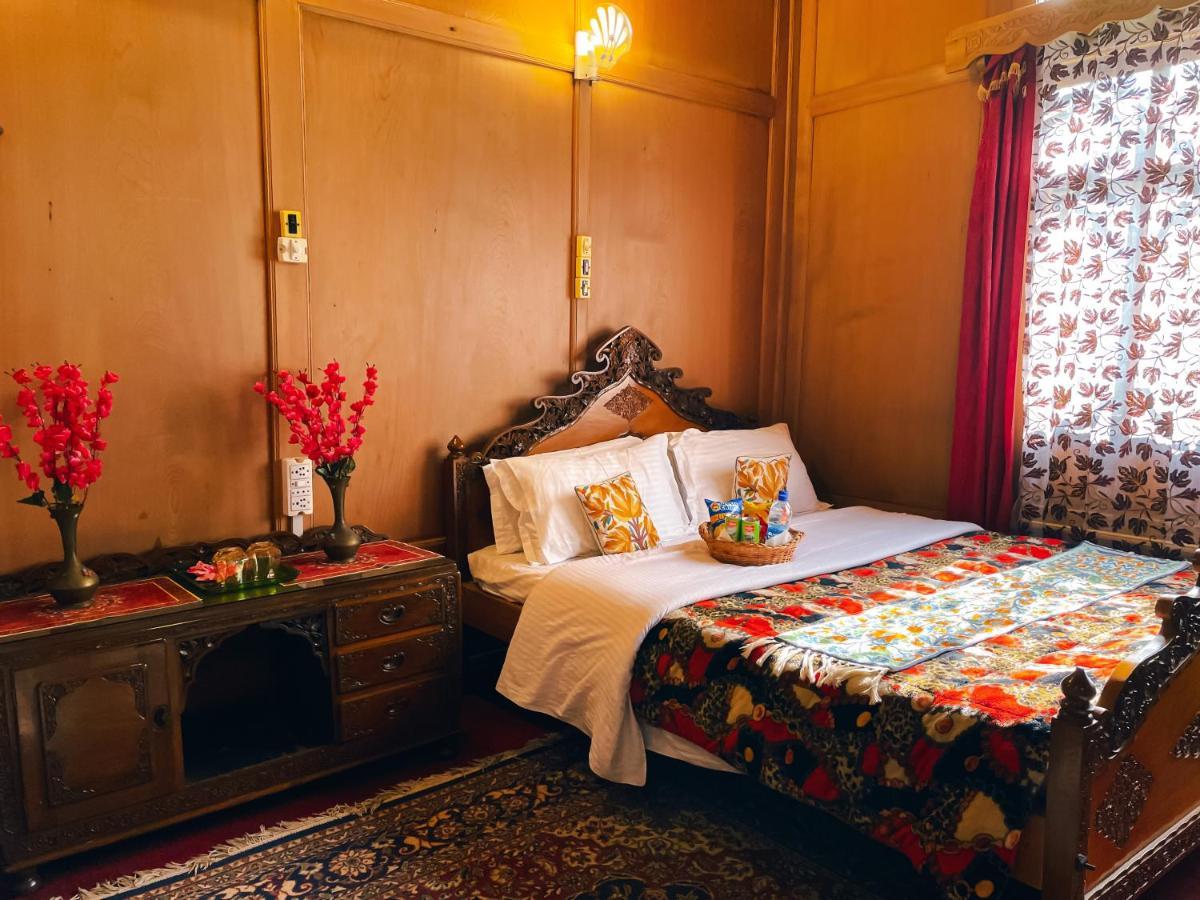 The Heritage Gemini Group Of Houseboat Hotel