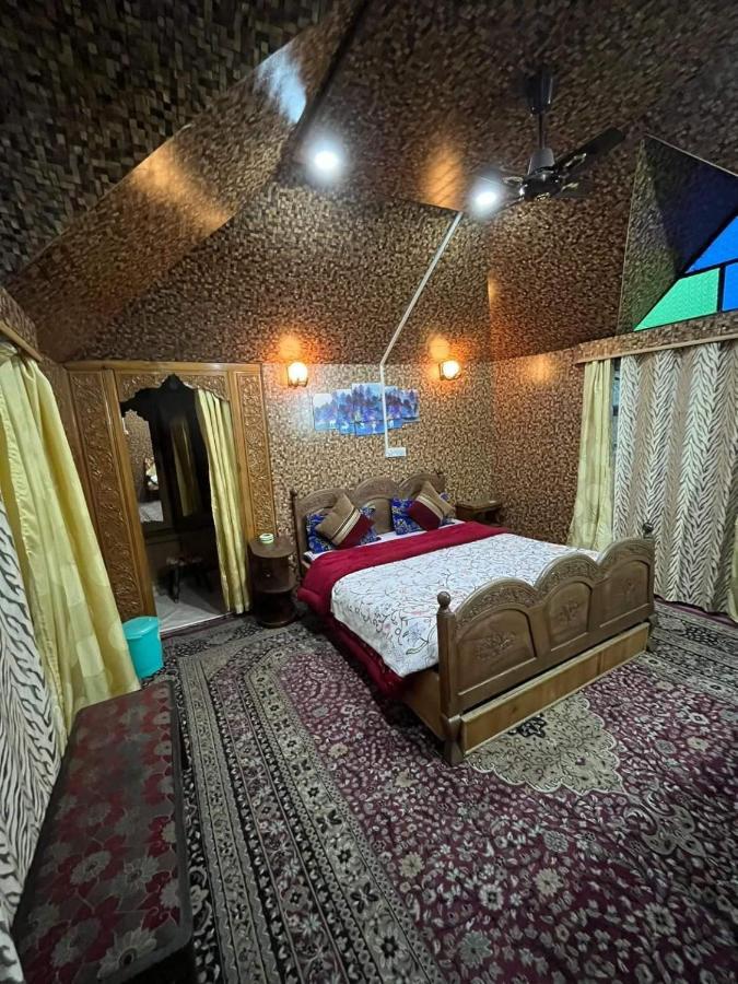 Hotel New Silver Jubilee Heritage Group Of Houseboats