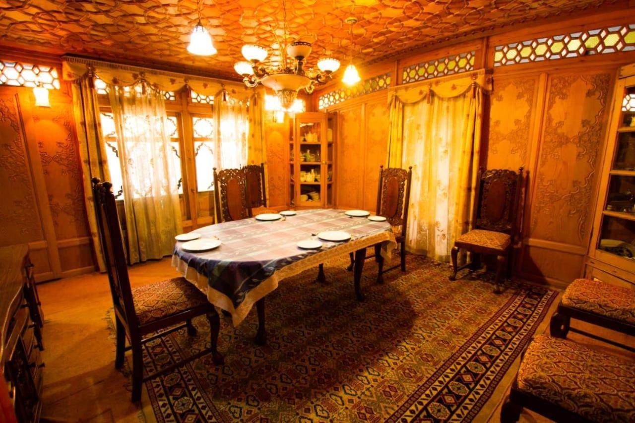 Botel Hayat Group Of Houseboats Srinagar (Jammu and Kashmir)