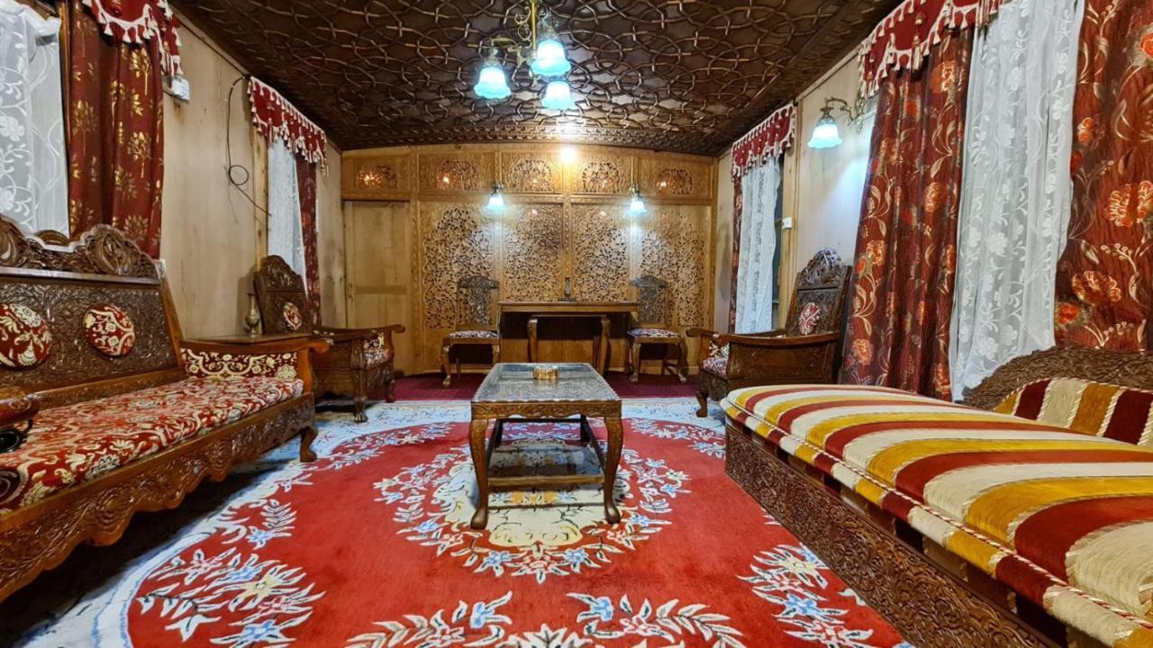 Lala Rulh Heritage Group Of Houseboats Botel