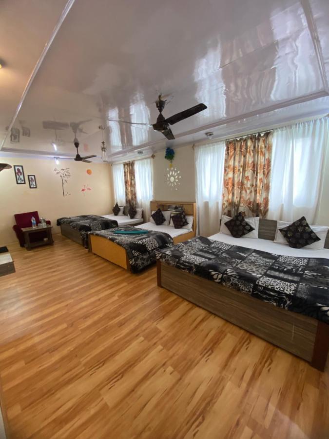 Hotel Young Mamta Srinagar (Jammu and Kashmir)
