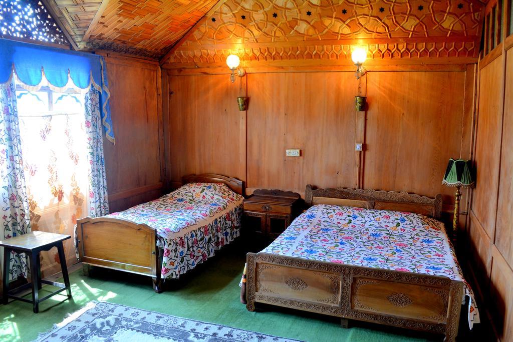 Kings Houseboats Inn Srinagar (Jammu and Kashmir)