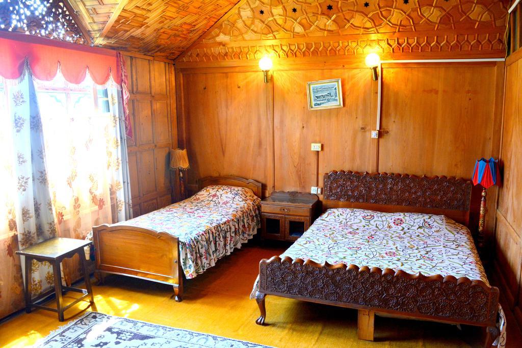Kings Houseboats 3*