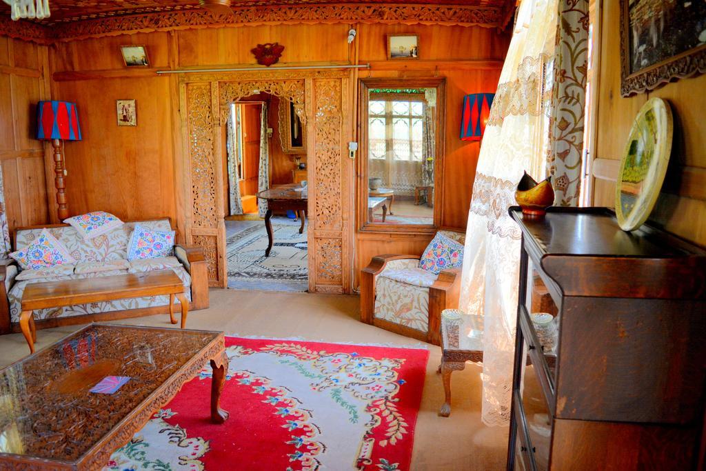Kings Houseboats Inn 3*