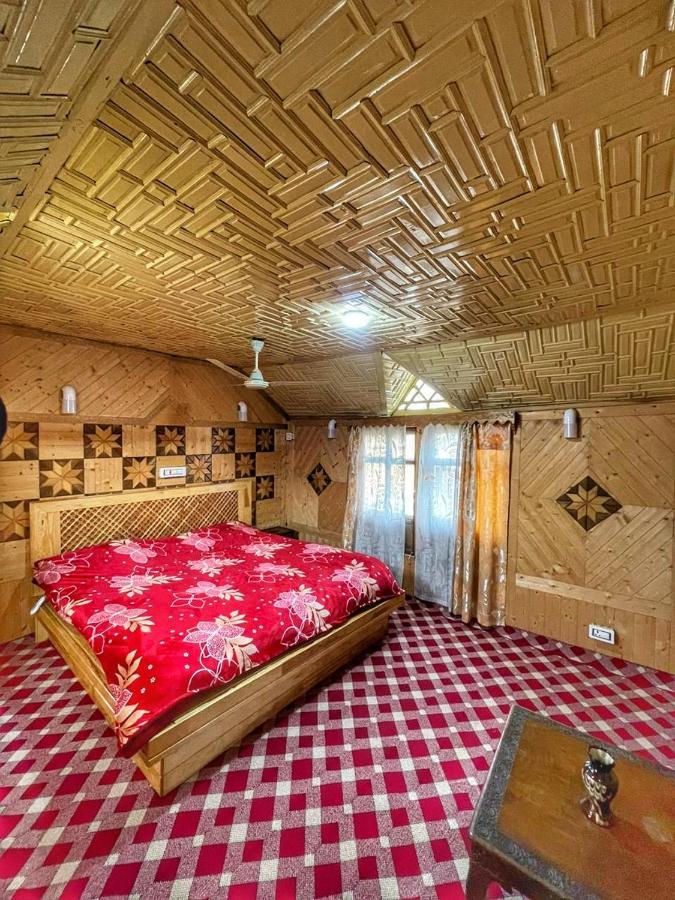 Lala Rulh Heritage Group Of Houseboats Botel