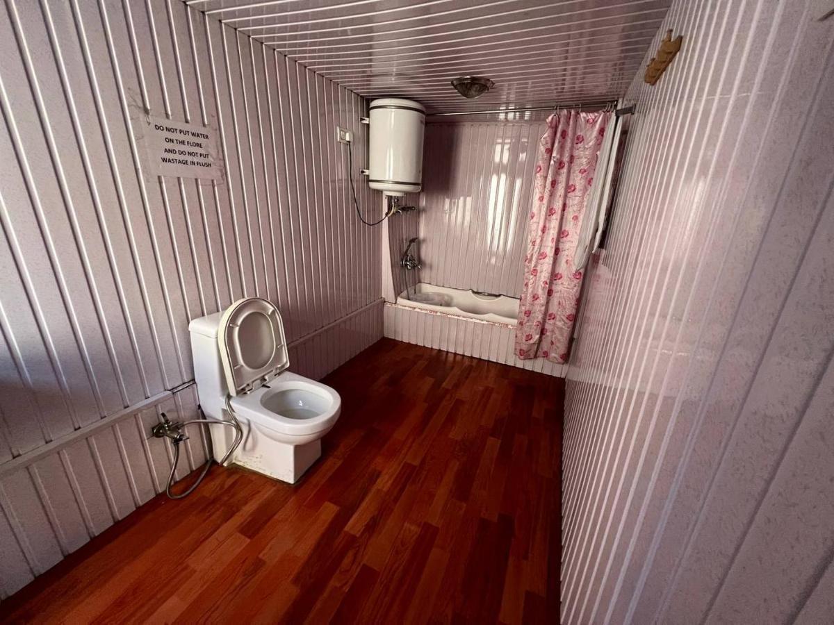 Floating Young Gulshan Houseboat 5* Srinagar (Jammu and Kashmir)