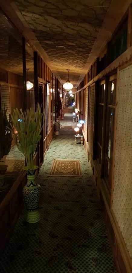 Botel Floating Young Gulshan Houseboat