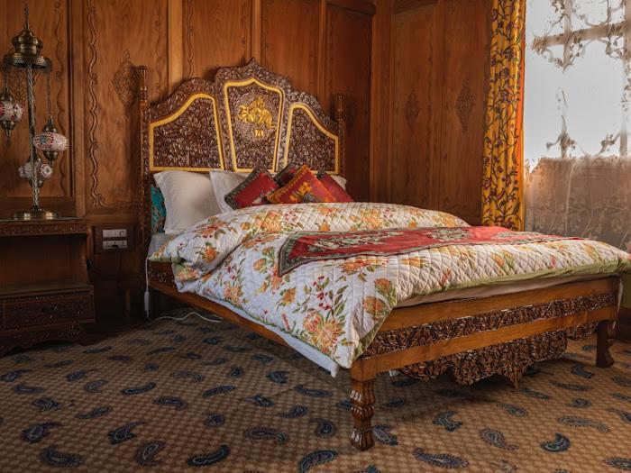 Botel Floating Young Gulshan Houseboat 5*