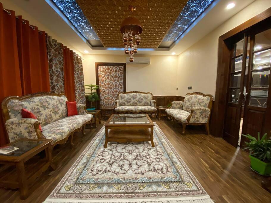 3-bedroom 'white Cottage' With Indoor Fireplace Villa