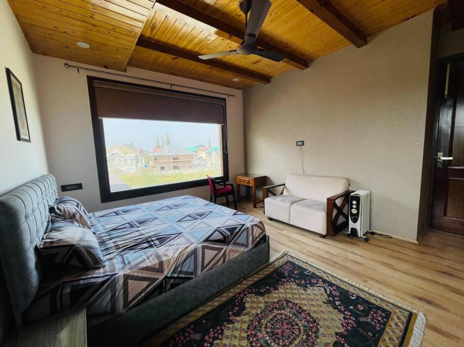 3-bedroom 'white Cottage' With Indoor Fireplace Villa