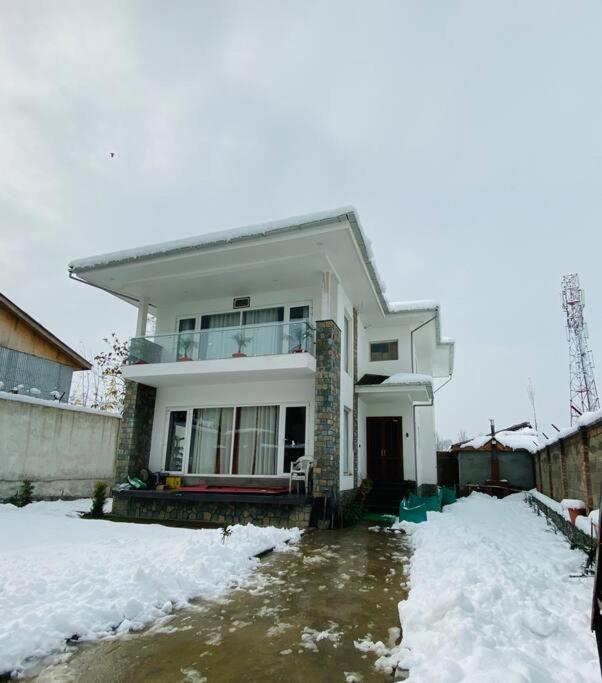 Villa 3-bedroom 'white Cottage' With Indoor Fireplace