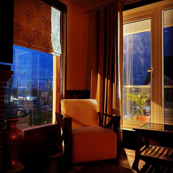 3-bedroom 'white Cottage' With Indoor Fireplace Villa Srinagar (Jammu and Kashmir)